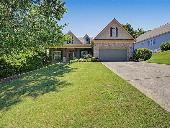 3rd image of 27 Roberson Dr NE