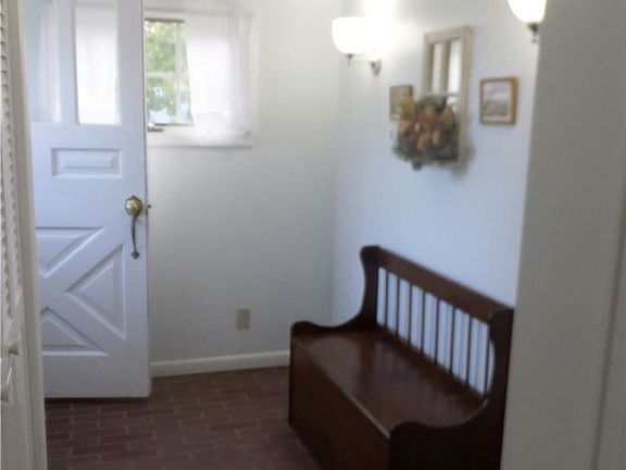 3rd image of 204 Bayview Ave