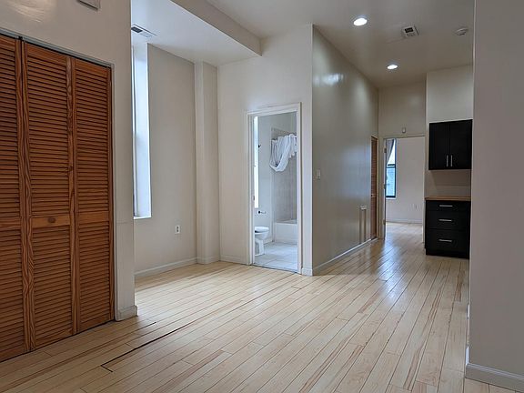 3rd image of 2362 N Front St Floor 2