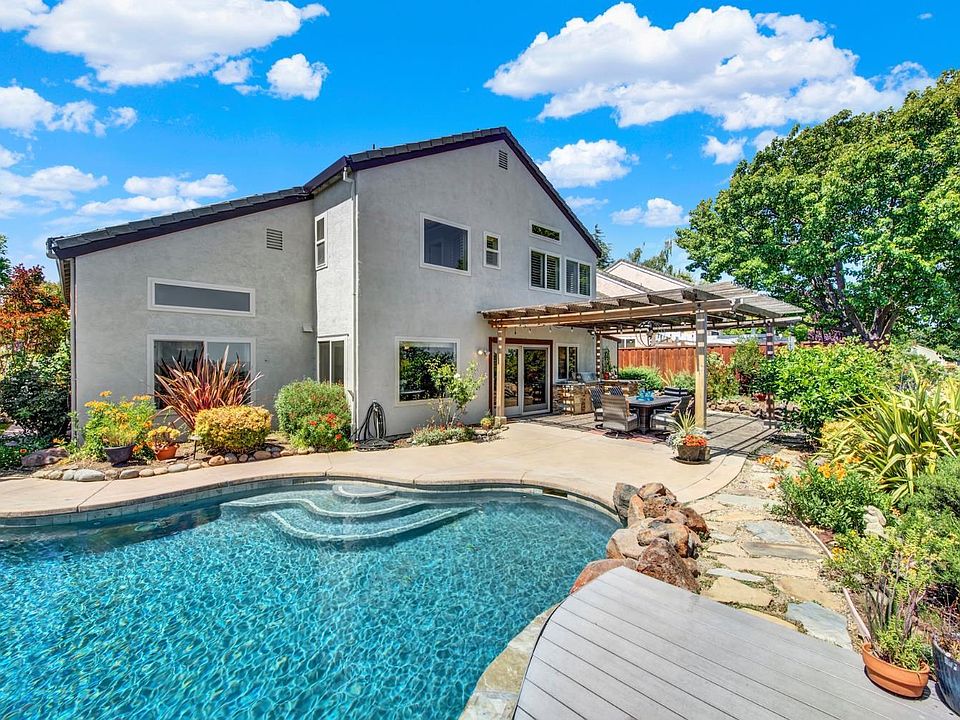 1st image of 686 Windsor Drive