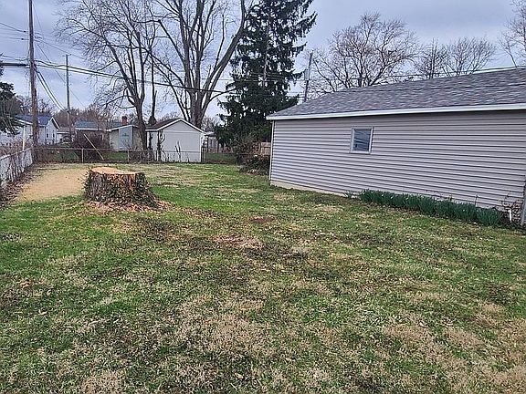 4th image of 4033 N Cambridge Dr