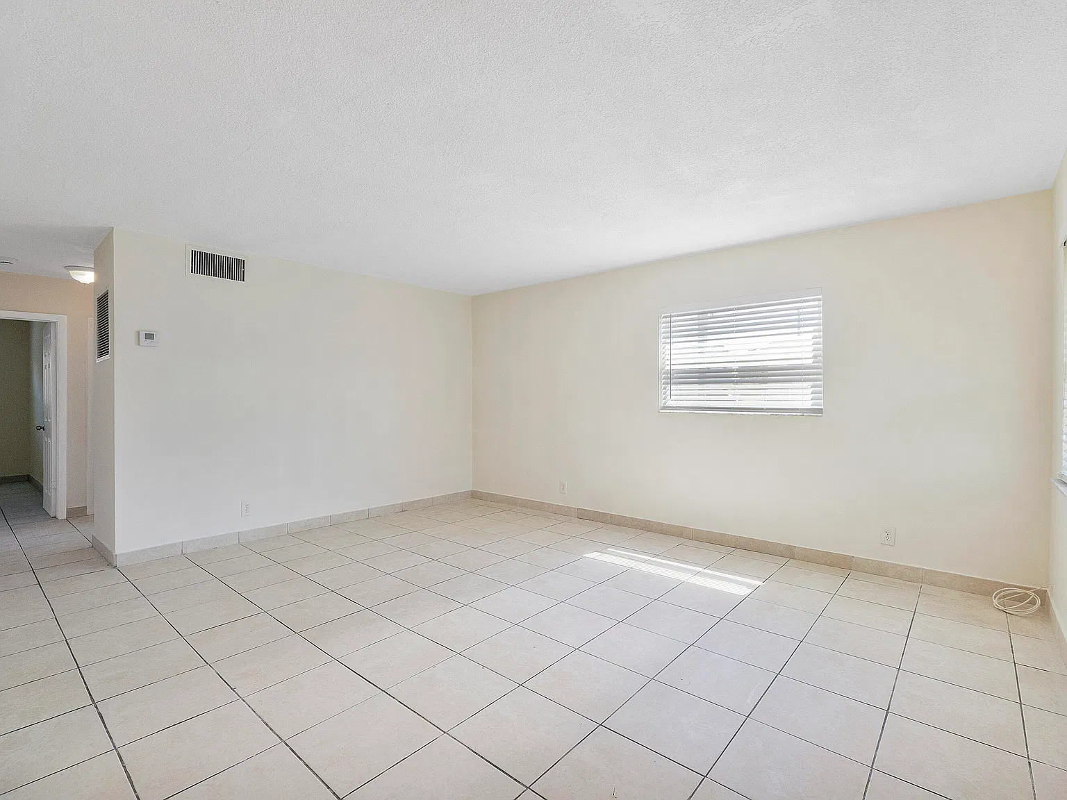 2 bed, 1.0 bath, 880 sqft, $1,800 — Photo 4