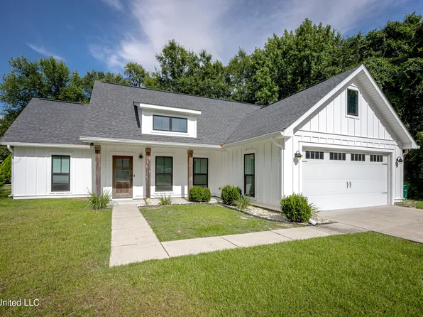 1602 Lake Mars Ave, Ocean Springs, MS 39564
