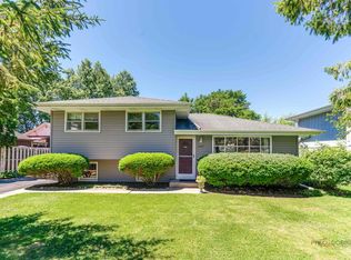 1407 Washington St, Lake In The Hills, IL 60156
