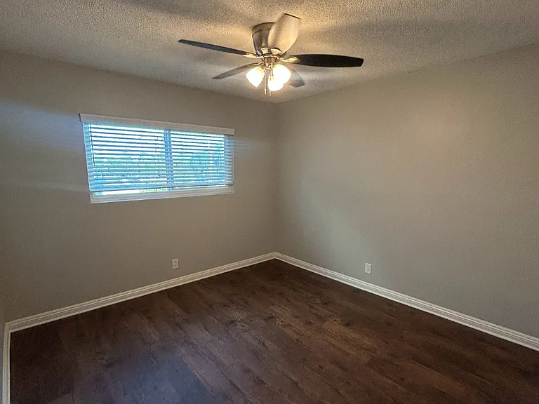 320-322 N Olive St #B — Photo 8