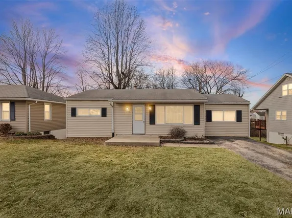 2706 Shordell Dr, Godfrey, IL 62035