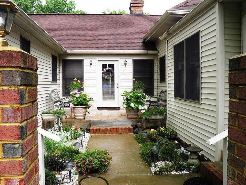 Courtyard between units