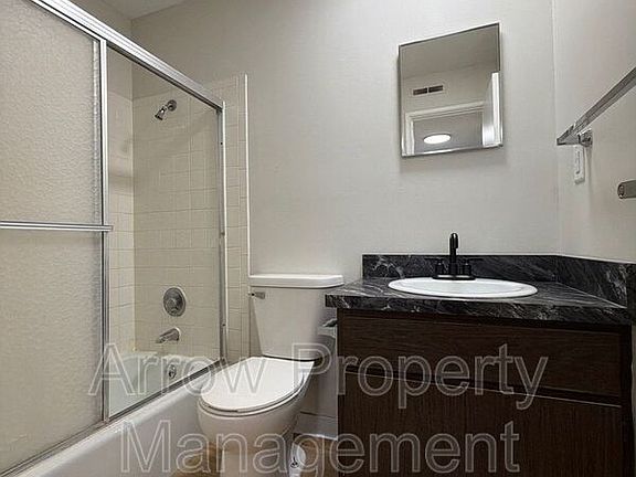 4th image of 649 S 18th St #34