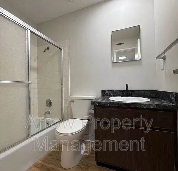 649 S 18th St #34 — Photo 4