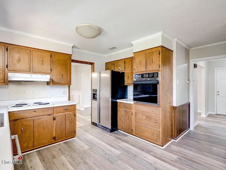 152 Holiday Dr — Photo 16