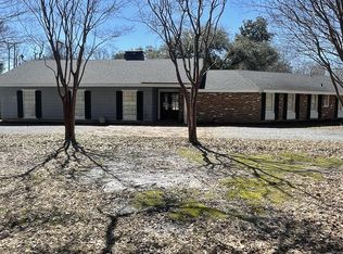 521 N Plantation Dr, Greenville, MS 38701