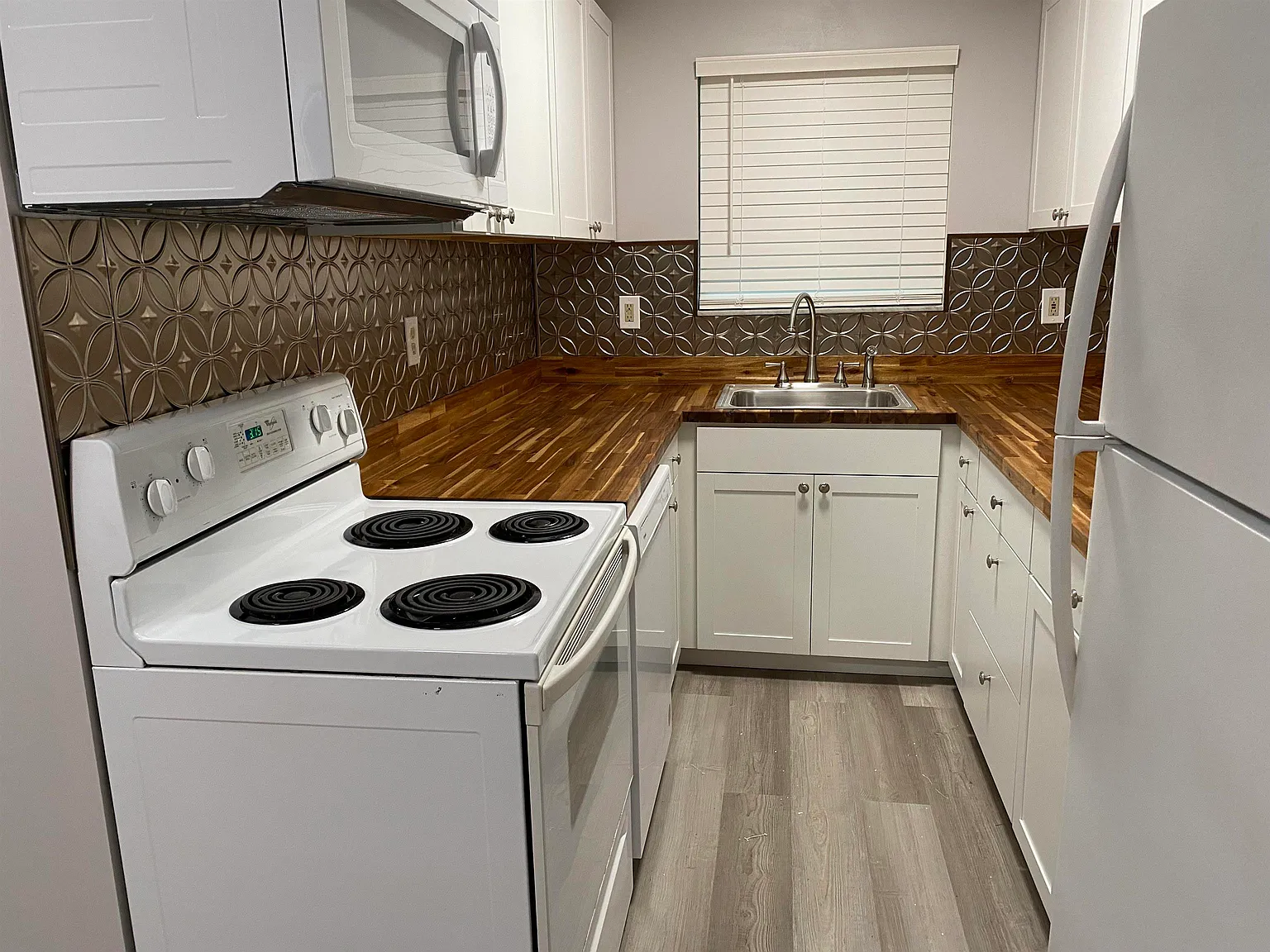 4 bed, 2.5 bath, 1732 sqft, $3,200 — Photo 4