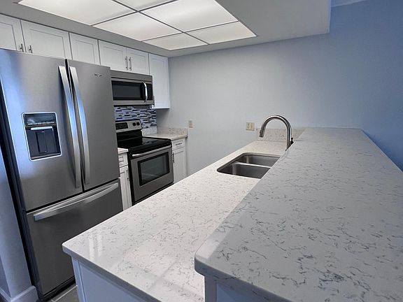 4th image of 500 N Francisco St #215