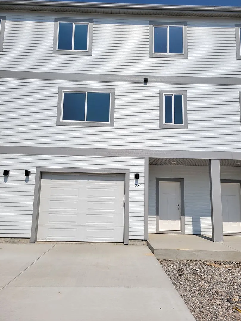 93 W Jefferson B — Photo 1