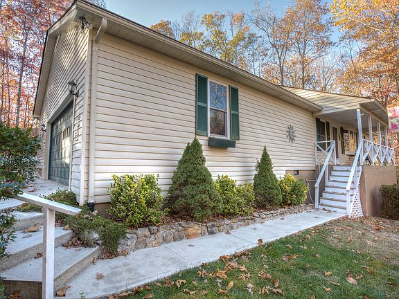 3rd image of 155 Sugarbush Cir