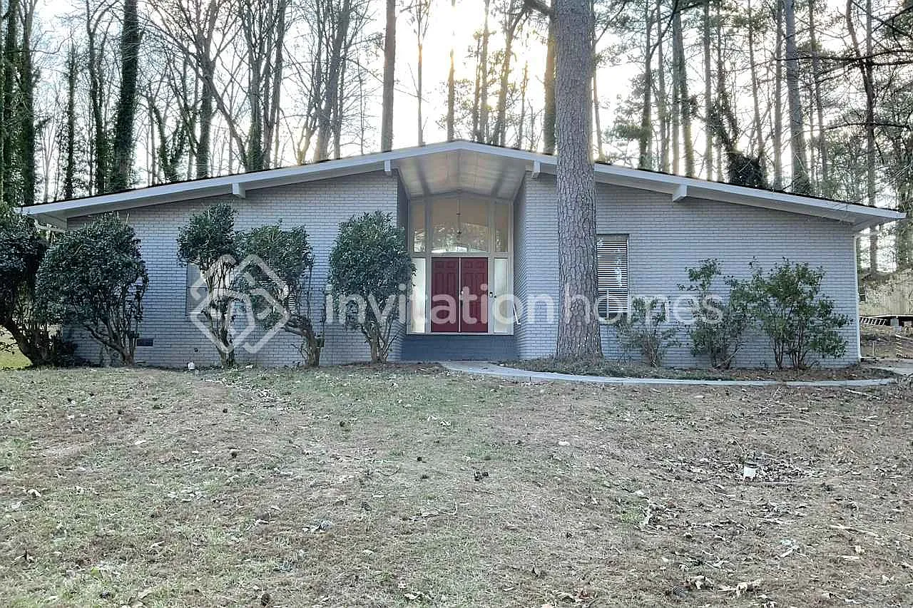 4616 Greenleaf Cir Sw Atlanta, GA 30331 — Photo 1