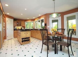 1590 Woodcrest Ct, Aurora, IL 60502