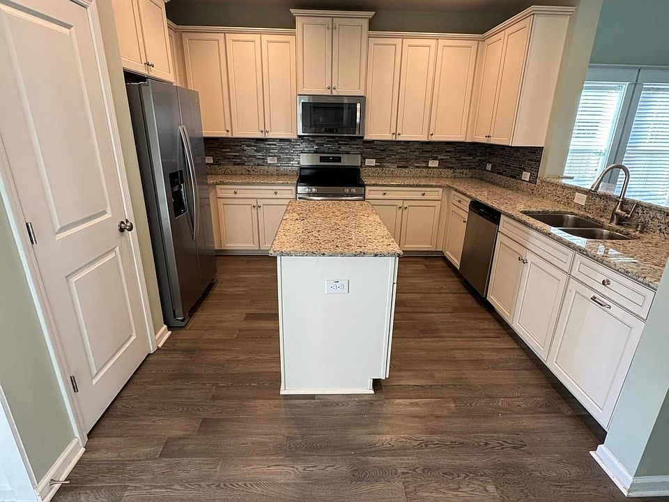 1st image of 224 Pavilion St #224