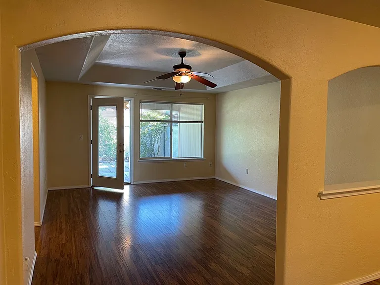 430 Crystal Dr — Photo 8