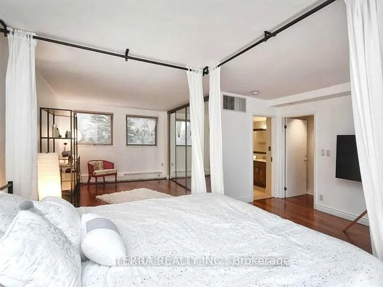 1 Duplex Ave #105 — Photo 5