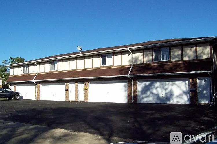 2208 Stoneybrook Rd #3 — Photo 1