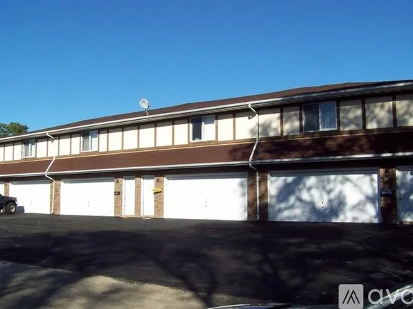 2208 Stoneybrook Rd APT 3, Pekin, IL 61554