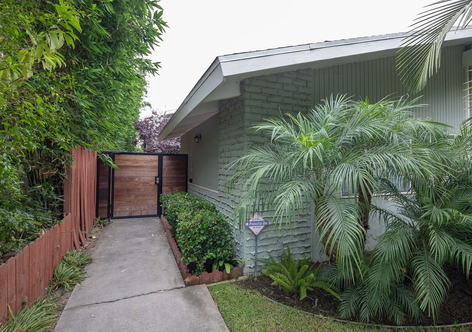 329 Orizaba Ave. — Photo 2