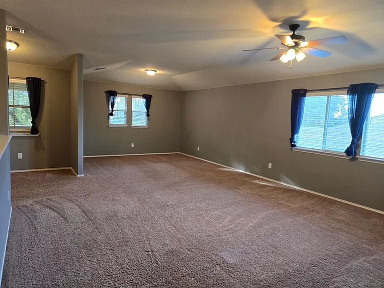 5561 Othello Dr — Photo 35