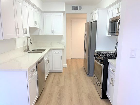 2nd image of 12325 Moorpark St APT 103
