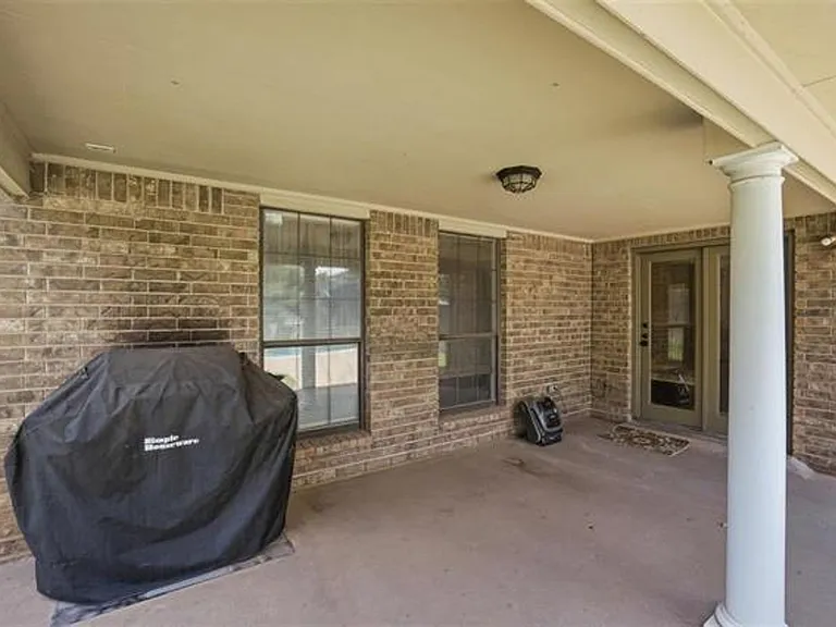 3006 NE Heritage Dr — Photo 27
