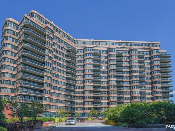 100 Carlyle Dr #6LN, Cliffside Park, NJ 07010