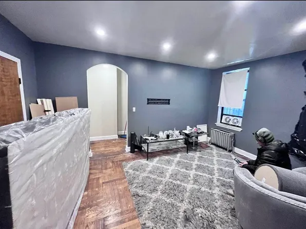 2737 Webb Avenue image 2 of 3