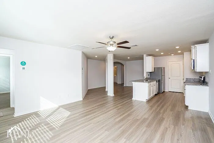 3 bed, 2.0 bath, 1414 sqft, $1,655 — Photo 4
