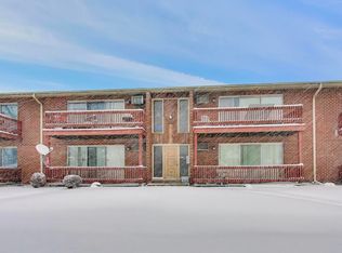 553 N Carroll Pkwy APT 2C, Glenwood, IL 60425