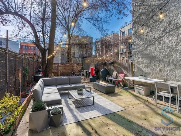 1034 De Kalb Avenue image 1 of 11