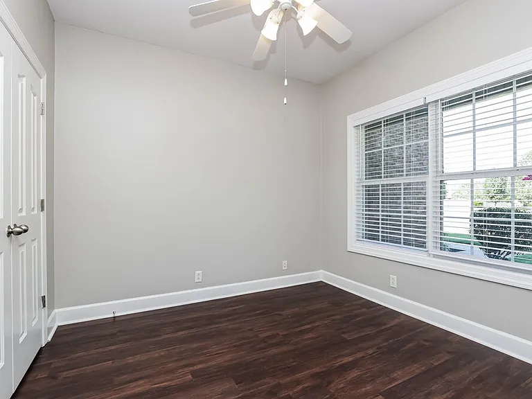 1811 Potters Ct — Photo 14