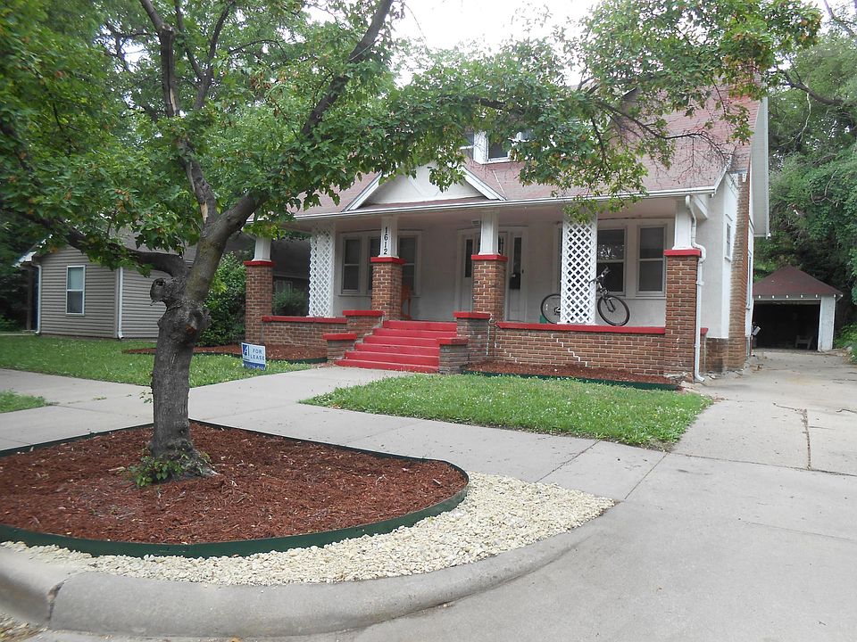 1614 Pierre St, Manhattan, KS 66502 Zillow