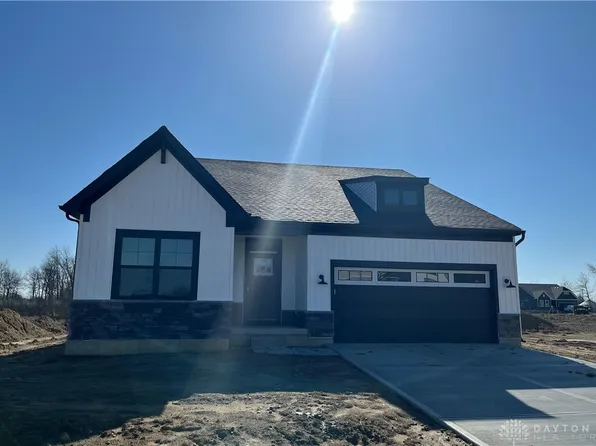 1300 Blue Spruce Ln, Wilmington, OH 45177