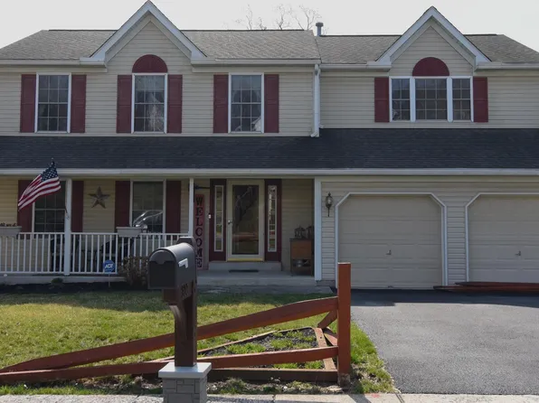 500 Antietam Dr, Douglassville, PA 19518