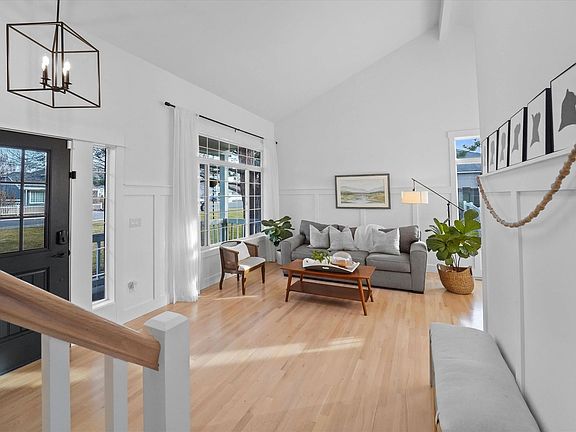 5th image of 3323 Lexington Way