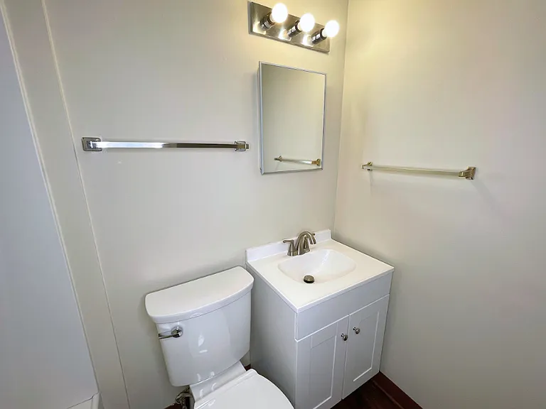 Oak Creek Apartments — Photo 9