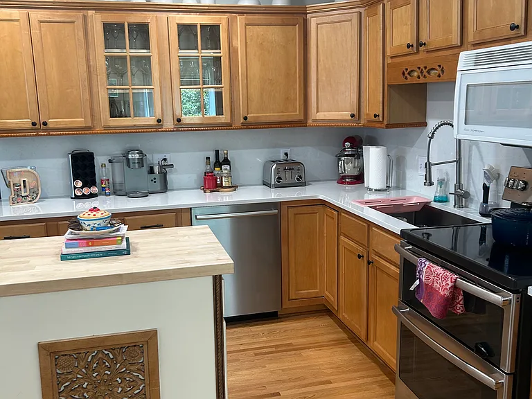 211 E 33rd Pl — Photo 12