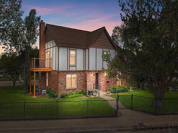 3rd image of 916 Frontier Park Ave