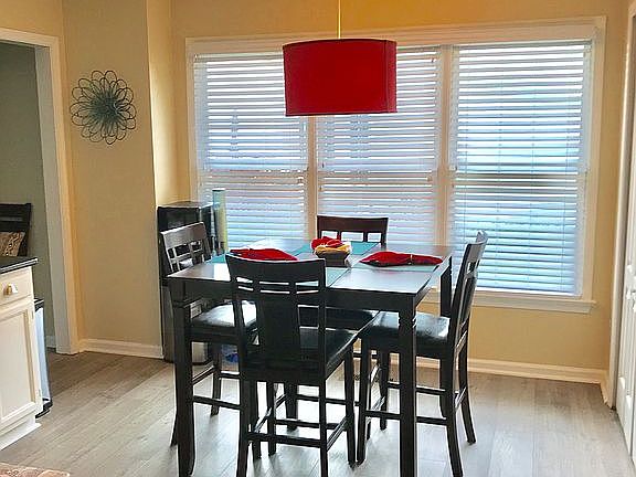 Eat in kitchen