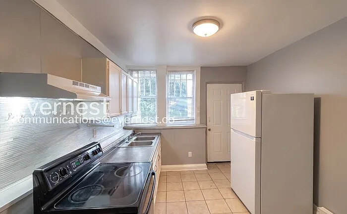 32 Woodlawn Dr #2 — Photo 2