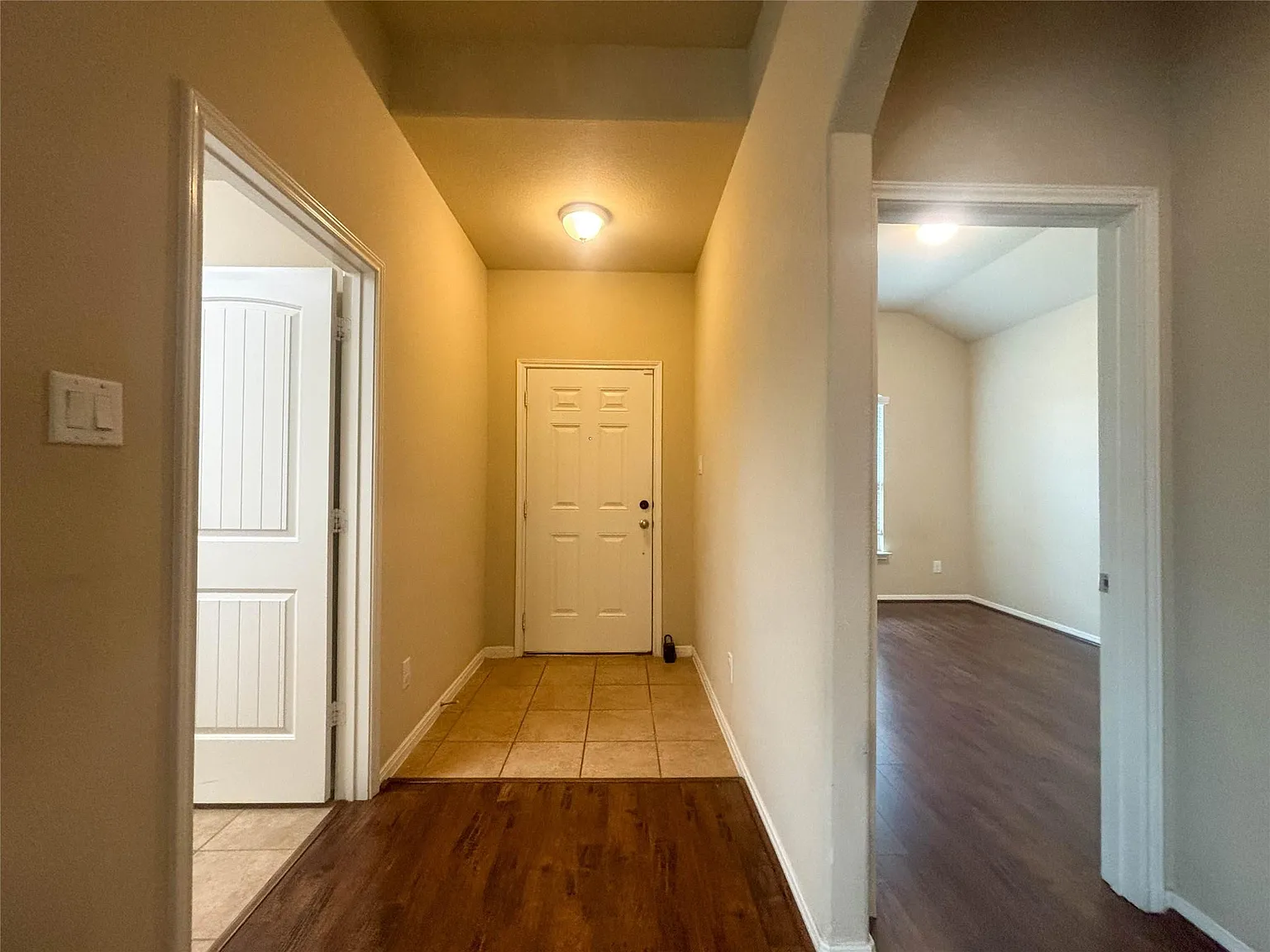 3 bed, 2.0 bath, 1606 sqft, $2,090 — Photo 3