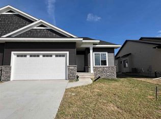 1252 Berkshire Ln, North Liberty, IA 52317