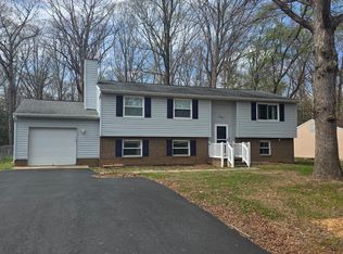 6021 Oak Grove Dr, Fredericksburg, VA 22407