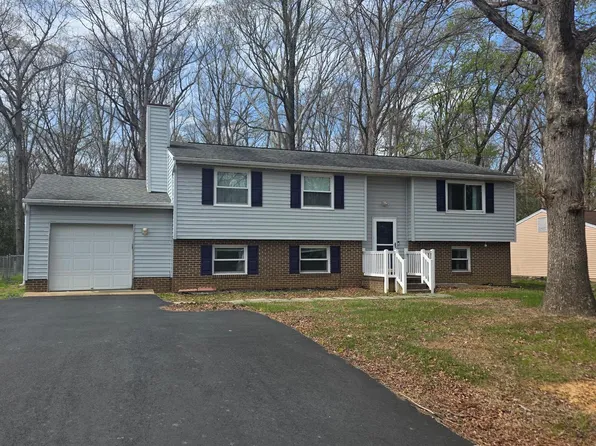 6021 Oak Grove Dr, Fredericksburg, VA 22407