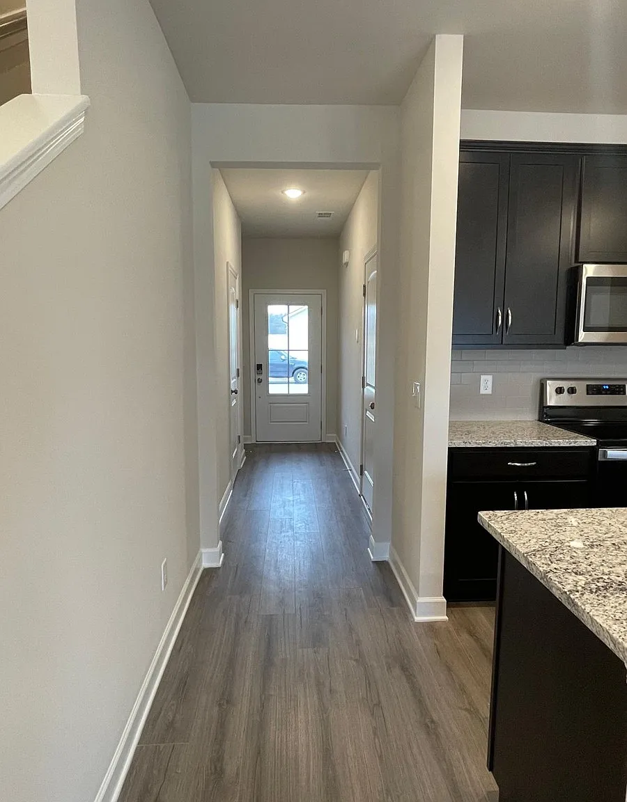 3 bed, 2.5 bath, 1574 sqft, $1,900 — Photo 2